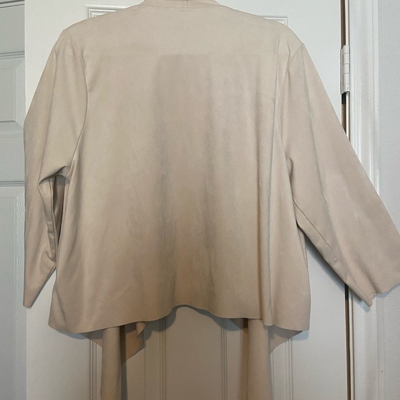 Ruby Ribbon suedette jacket with side pockets in cream - Picture 3 of 3